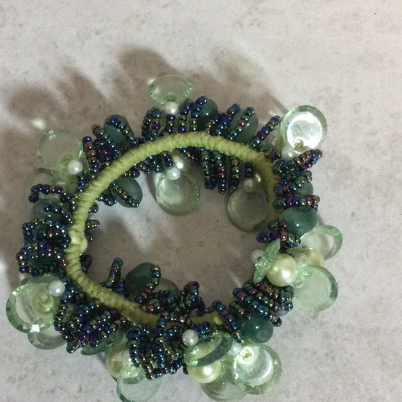 Green and blue bead and disc stretch bracelet - Picture 2 of 4